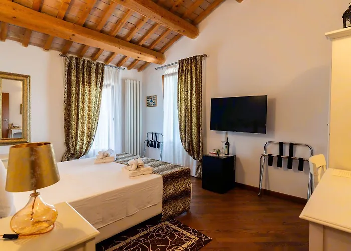 Gasthuis Tenuta La Rotta - & Pool