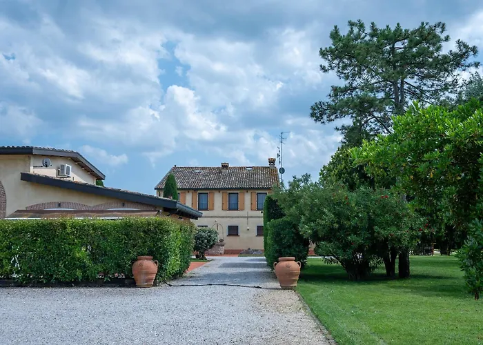 Tenuta La Rotta - & Pool 4* ראבנה